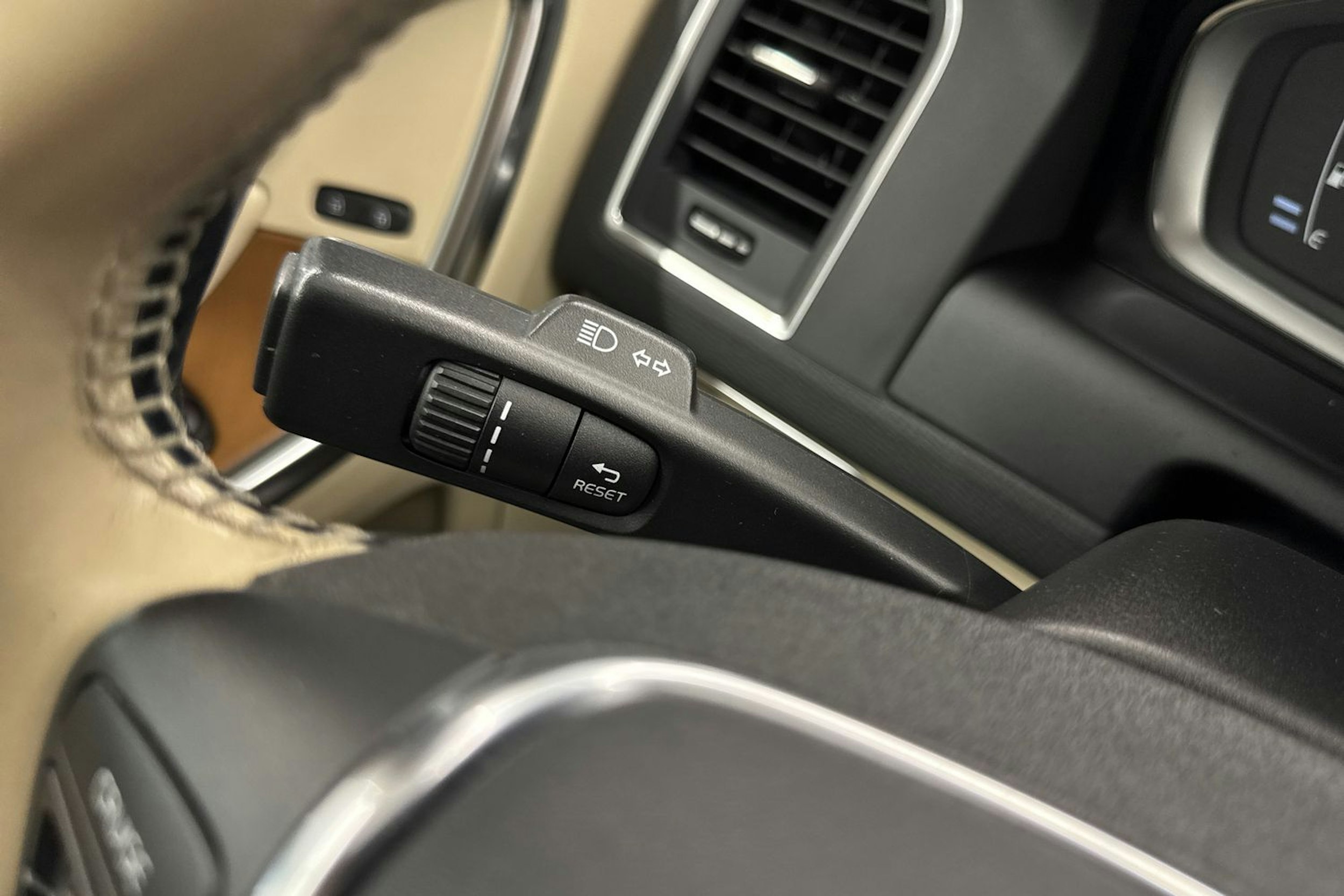 harmaa Volvo XC60 2014 kuva 22.