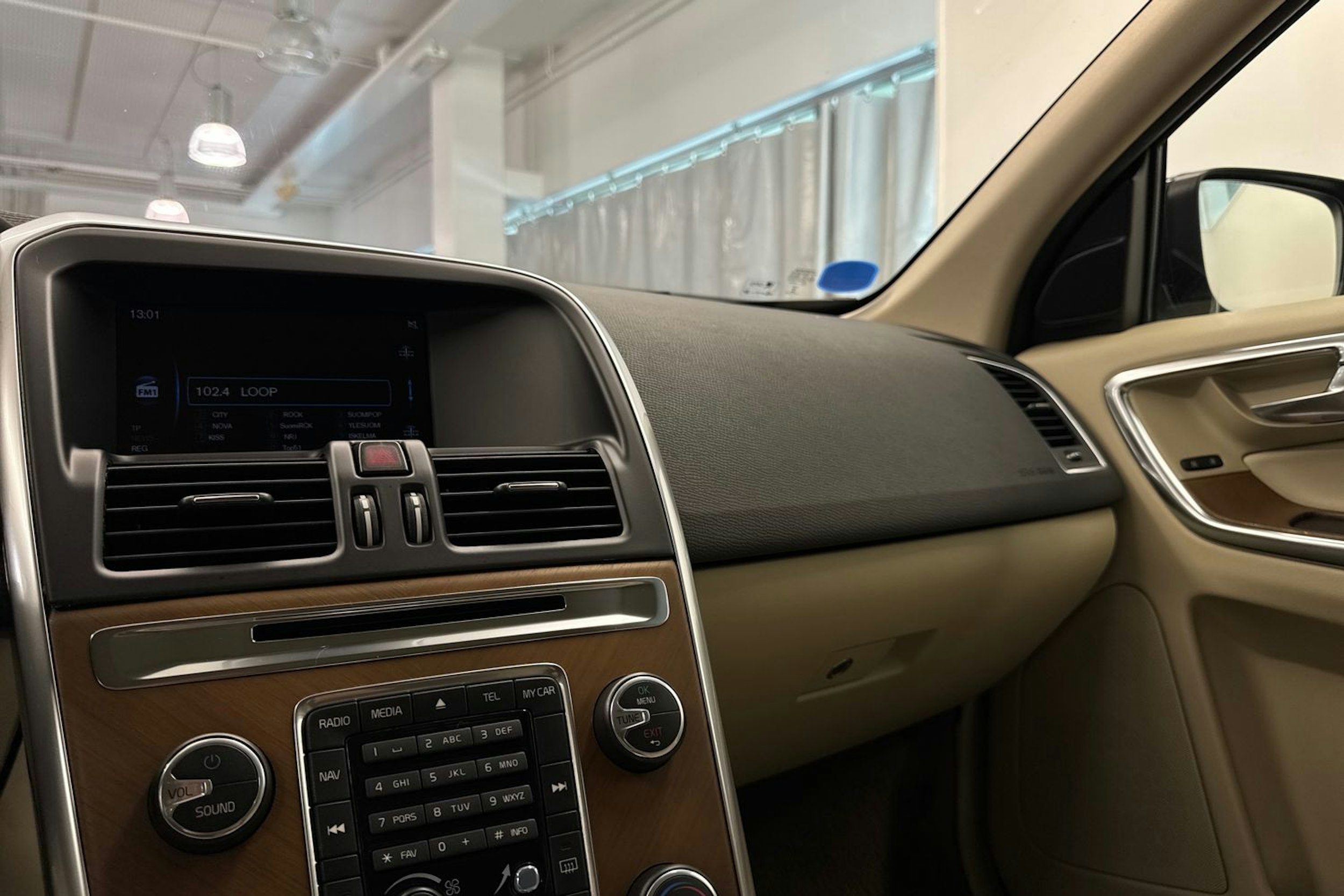 harmaa Volvo XC60 2014 kuva 24.