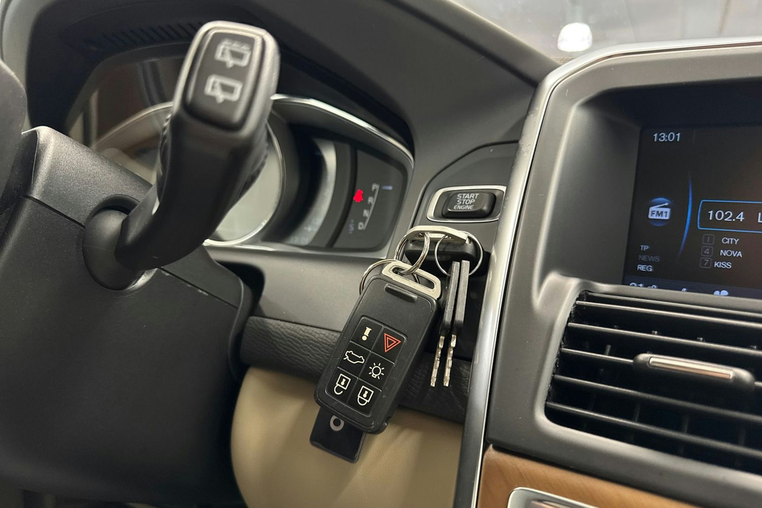 harmaa Volvo XC60 2014 kuva 25.