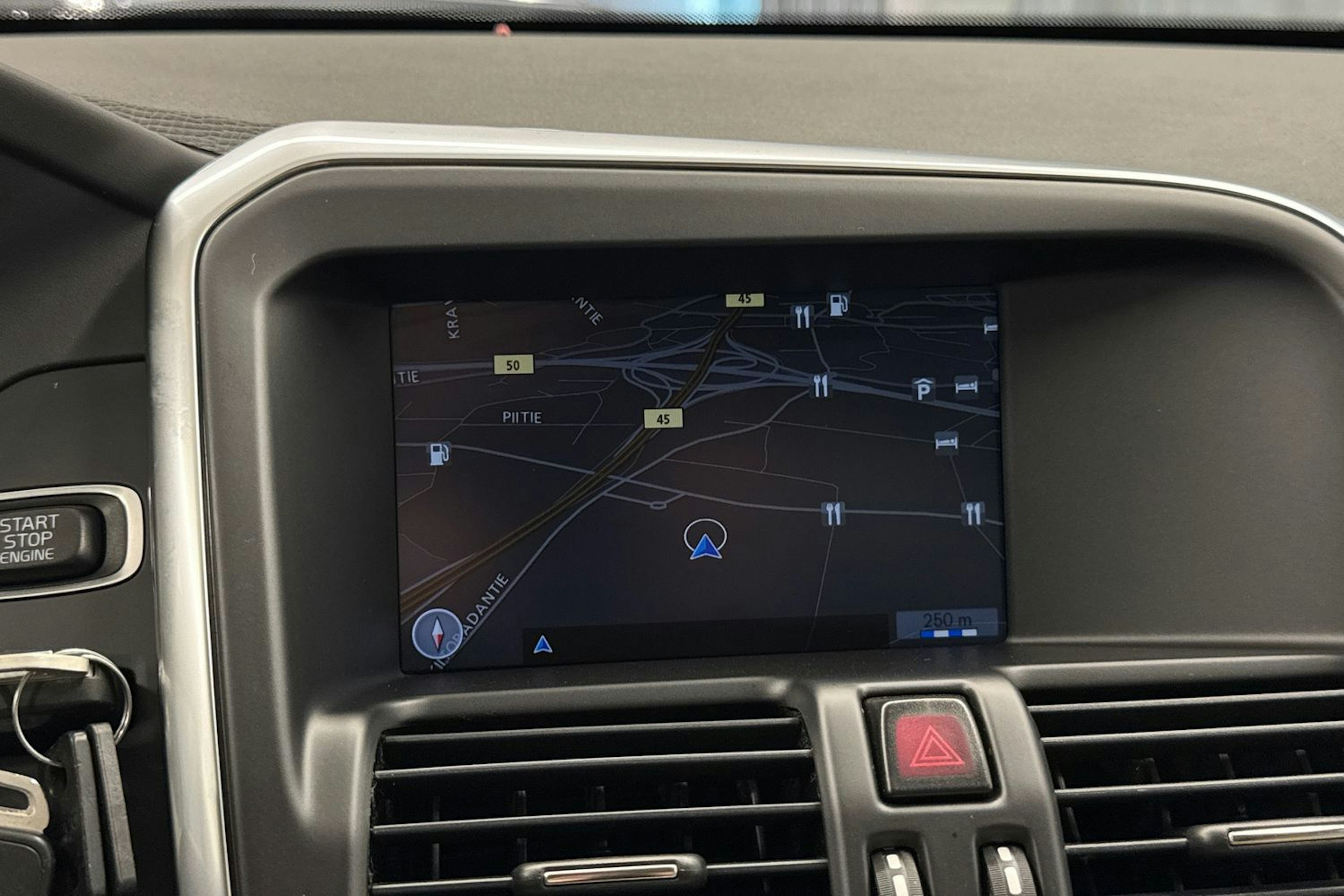 harmaa Volvo XC60 2014 kuva 28.