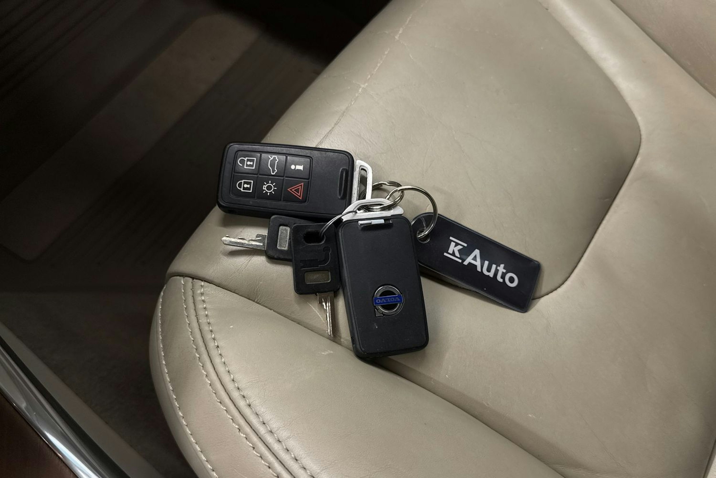 harmaa Volvo XC60 2014 kuva 30.