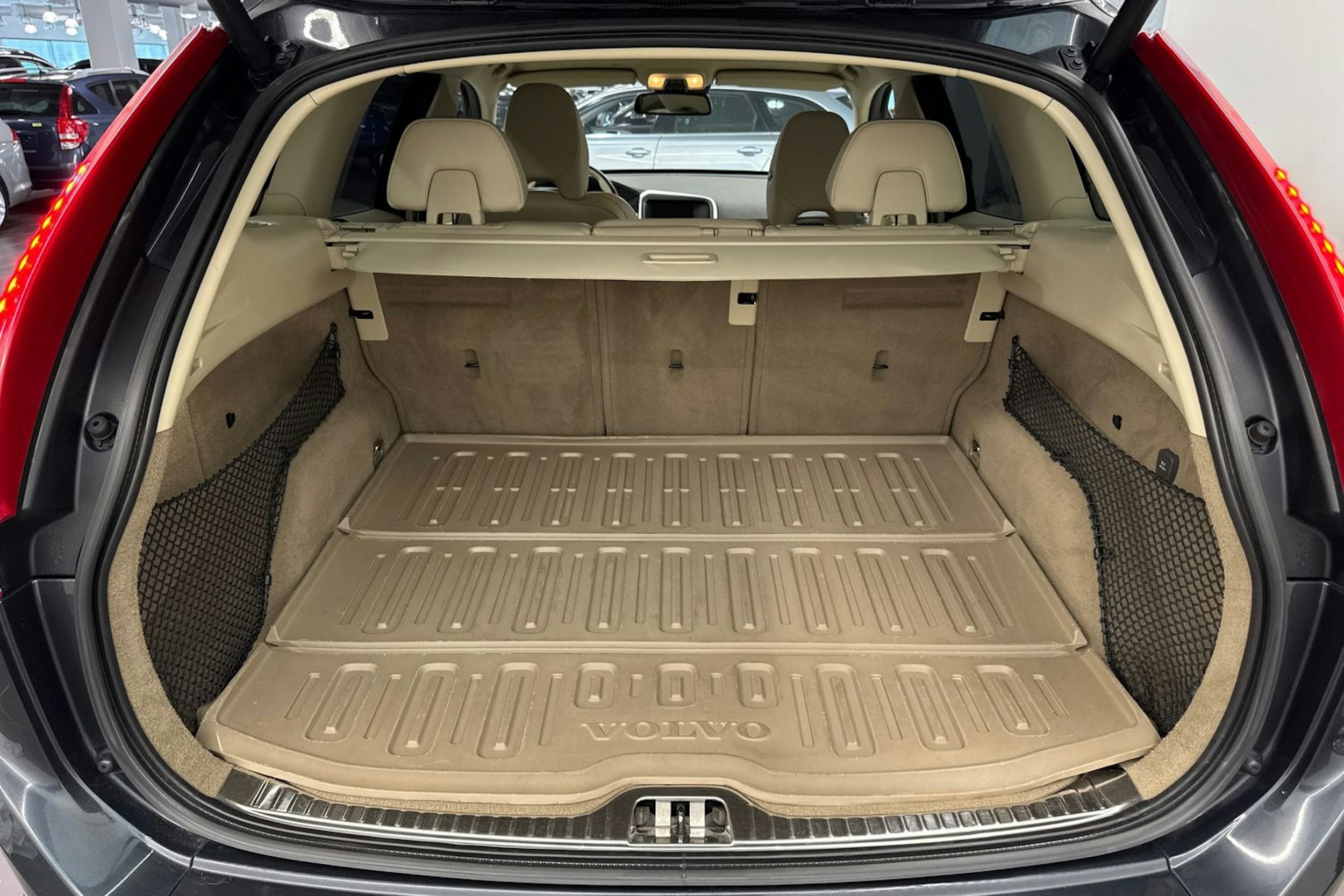 harmaa Volvo XC60 2014 kuva 31.
