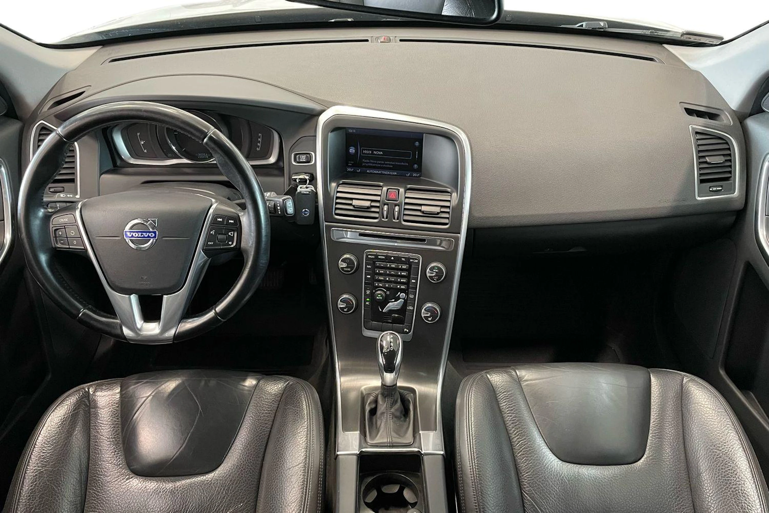valkoinen Volvo XC60 2014 kuva 7.