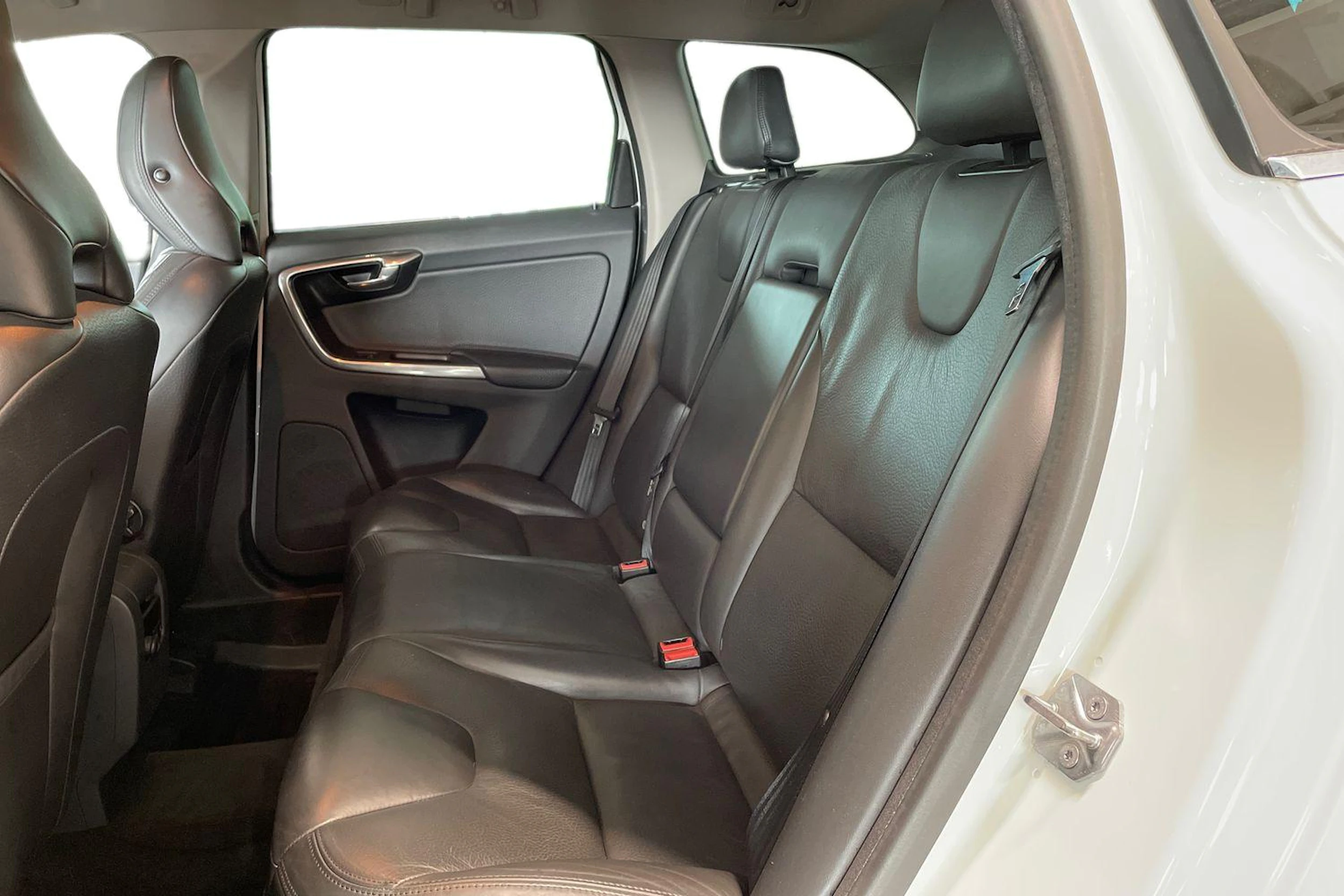 valkoinen Volvo XC60 2014 kuva 8.