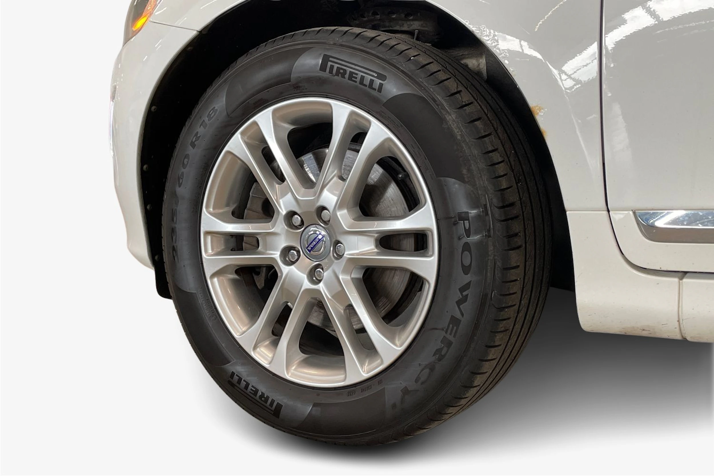 valkoinen Volvo XC60 2014 kuva 9.