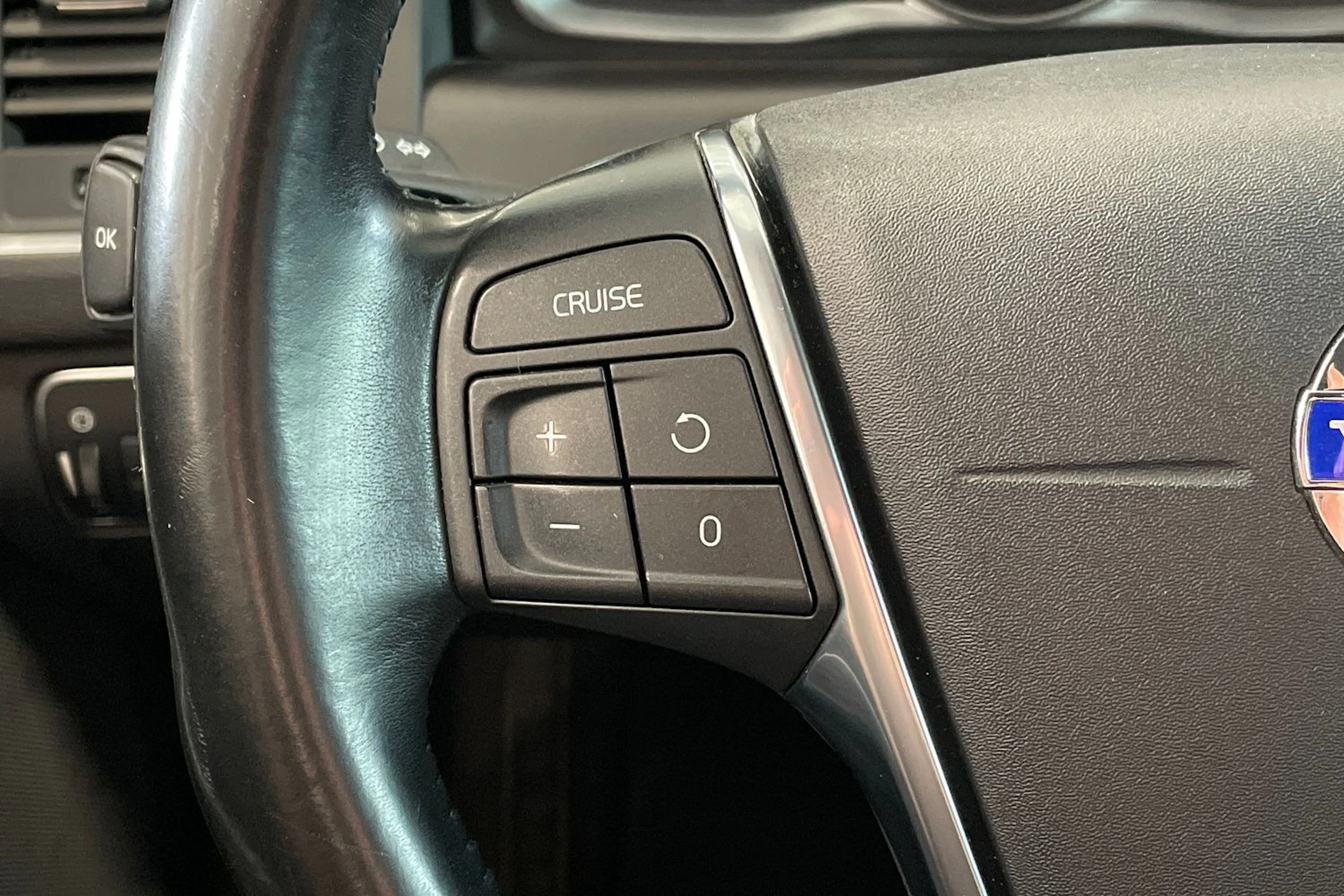 valkoinen Volvo XC60 2014 kuva 16.