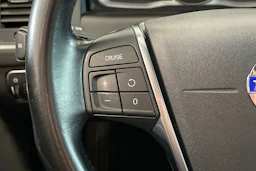valkoinen Volvo XC60 2014 kuva 16.