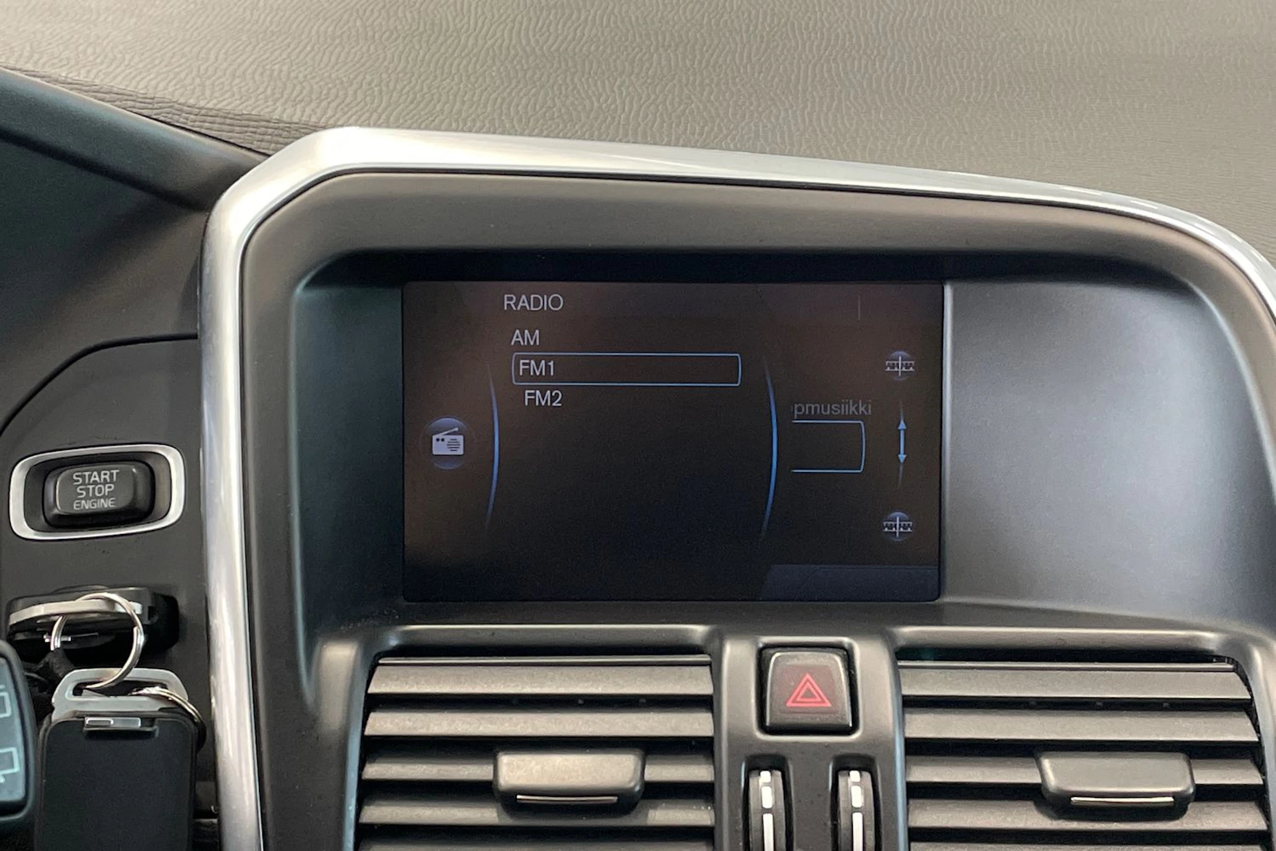 valkoinen Volvo XC60 2014 kuva 17.