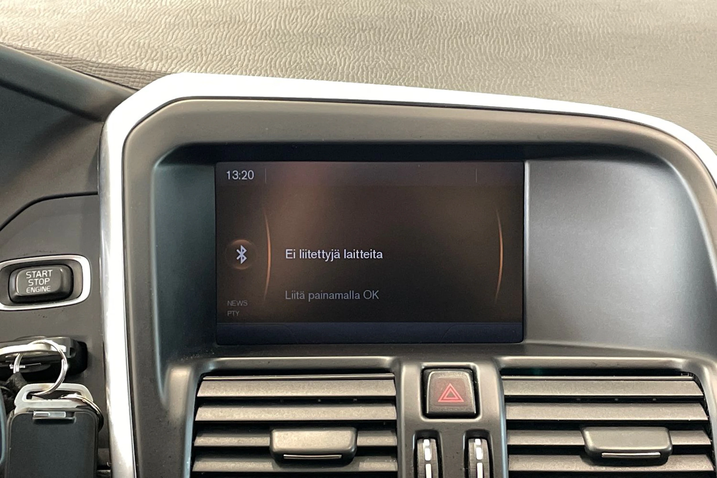 valkoinen Volvo XC60 2014 kuva 18.
