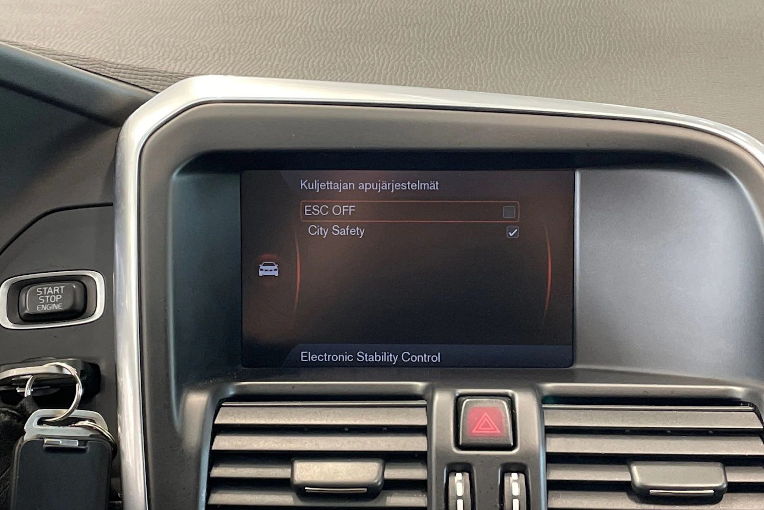 valkoinen Volvo XC60 2014 kuva 19.