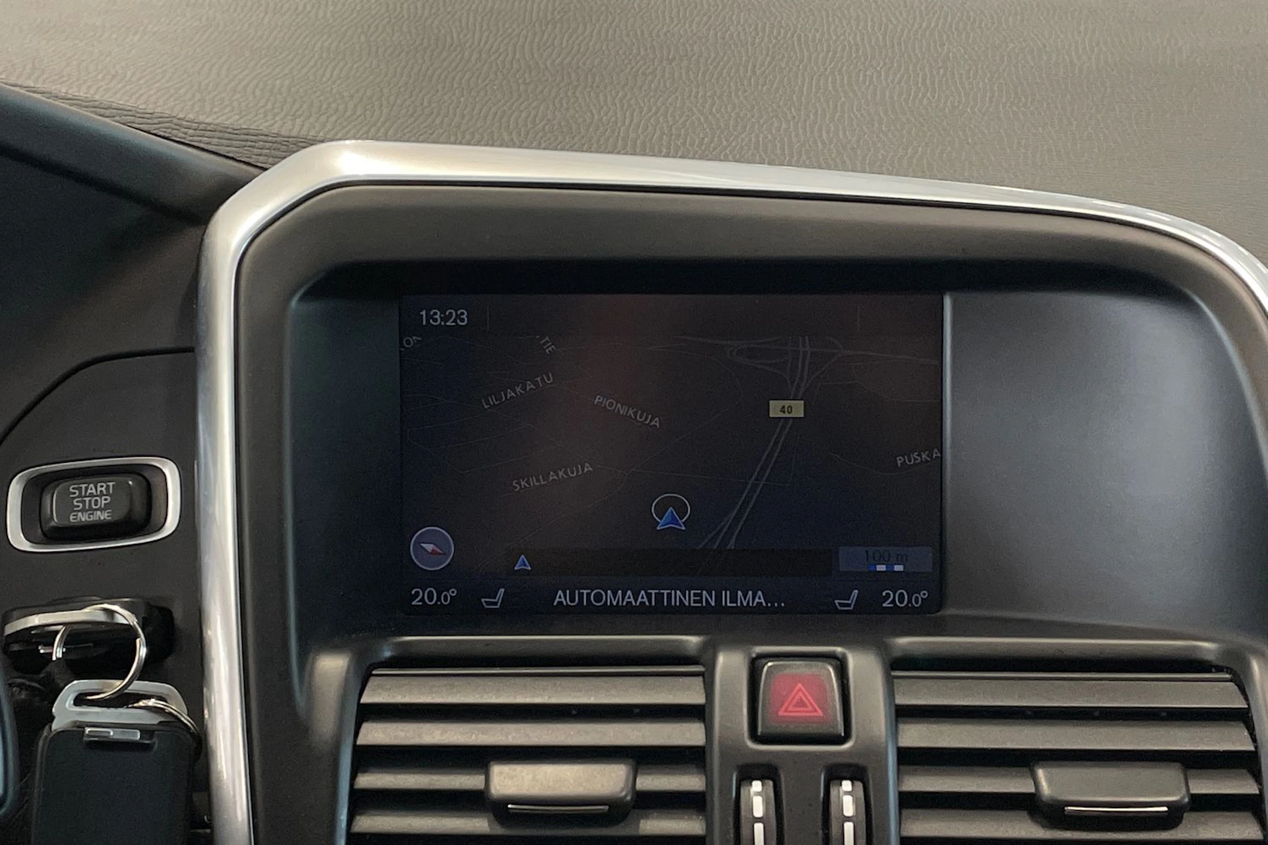 valkoinen Volvo XC60 2014 kuva 20.