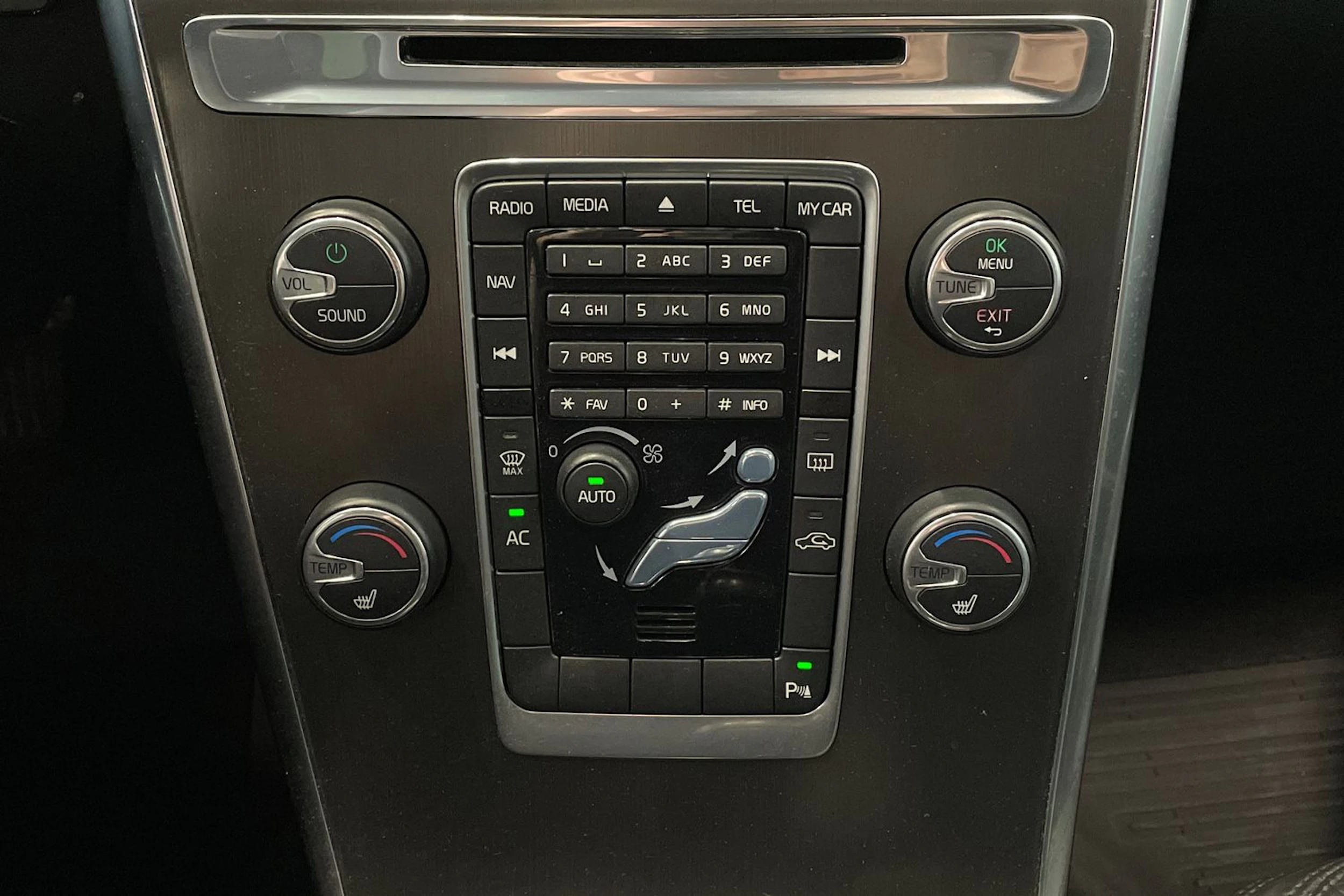 valkoinen Volvo XC60 2014 kuva 22.