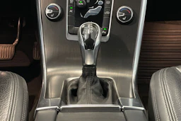 valkoinen Volvo XC60 2014 kuva 23.