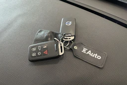 valkoinen Volvo XC60 2014 kuva 28.
