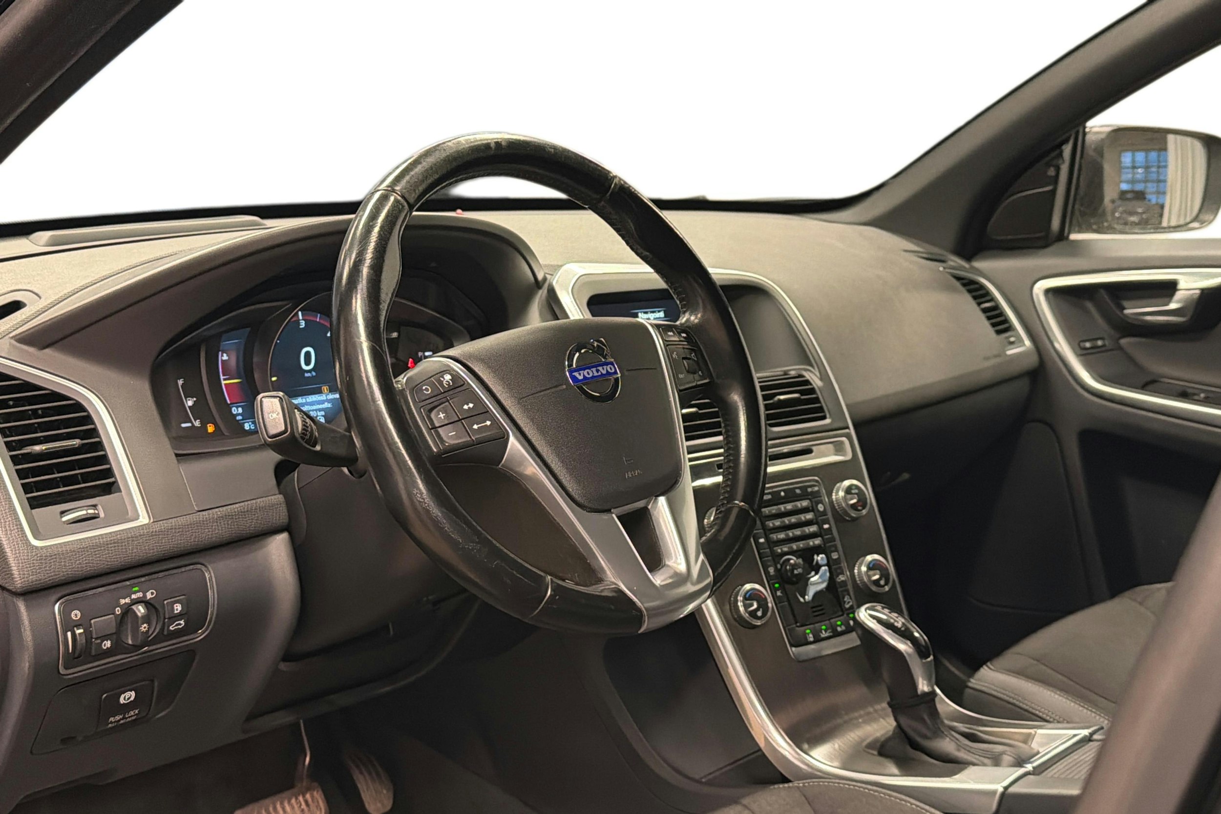 musta Volvo XC60 2015 kuva 3.