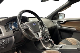 sininen Volvo XC60 2015 kuva 3.