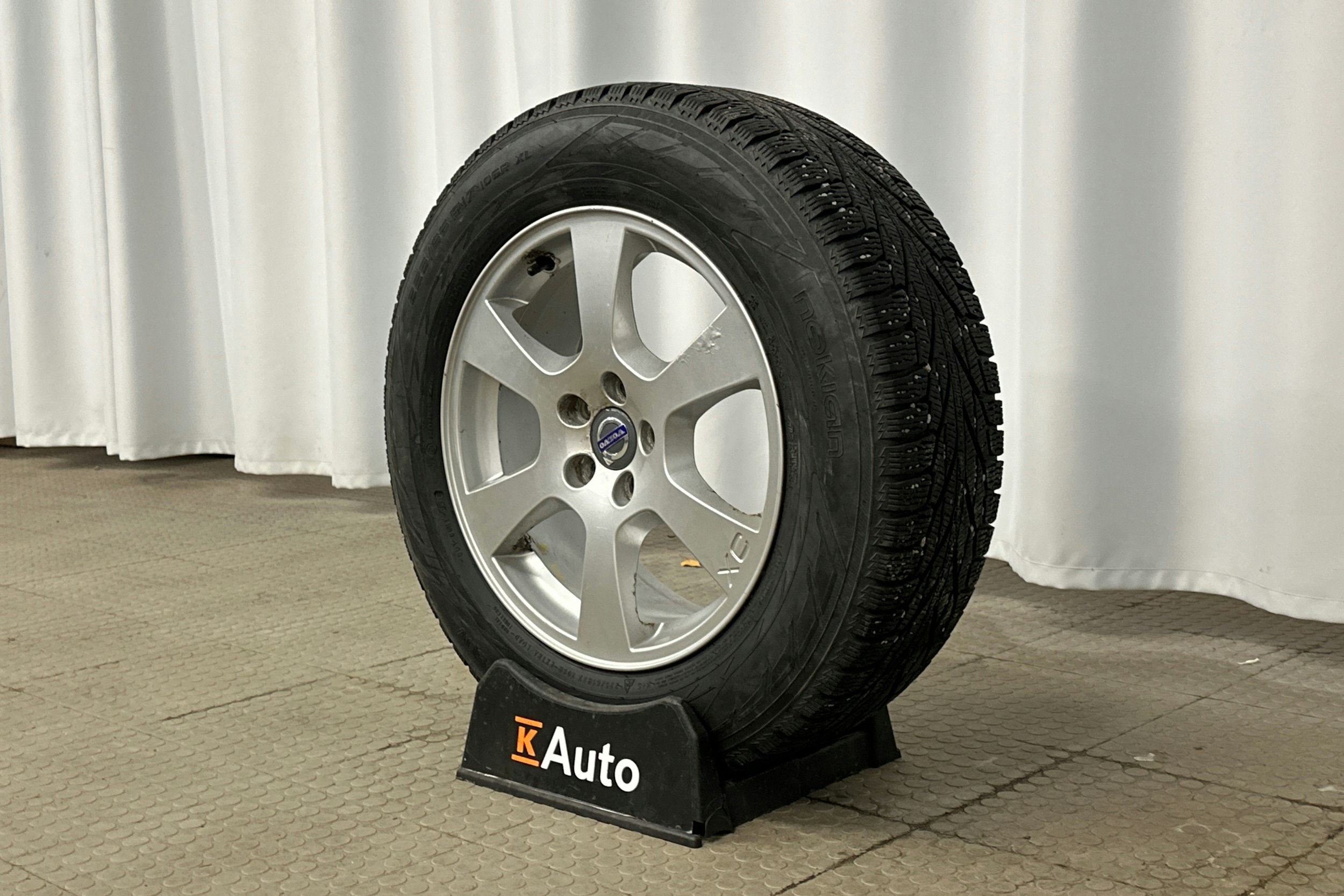 sininen Volvo XC60 2015 kuva 13.