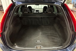 sininen Volvo XC60 2015 kuva 14.