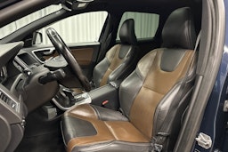 sininen Volvo XC60 2015 kuva 16.