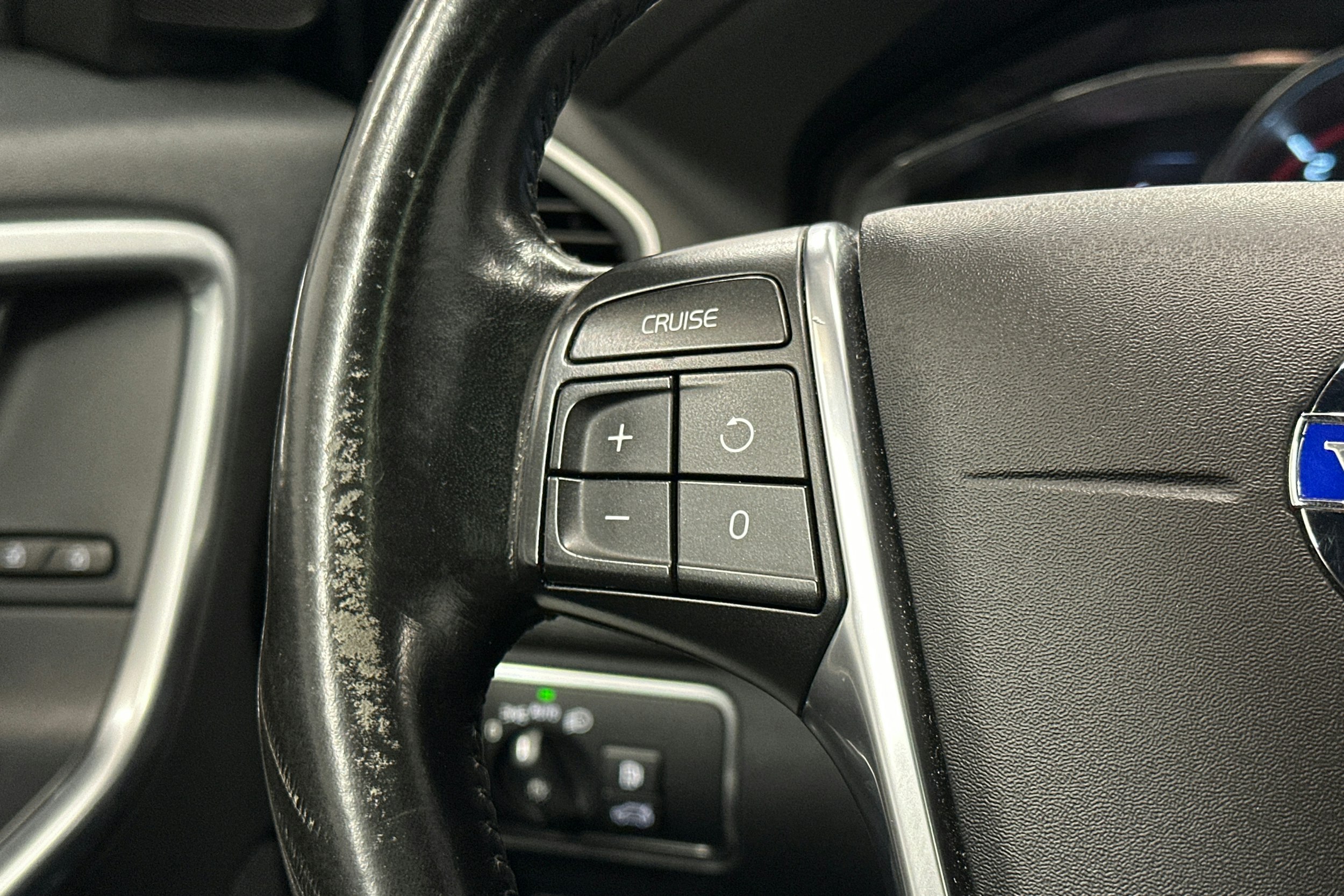 sininen Volvo XC60 2015 kuva 19.