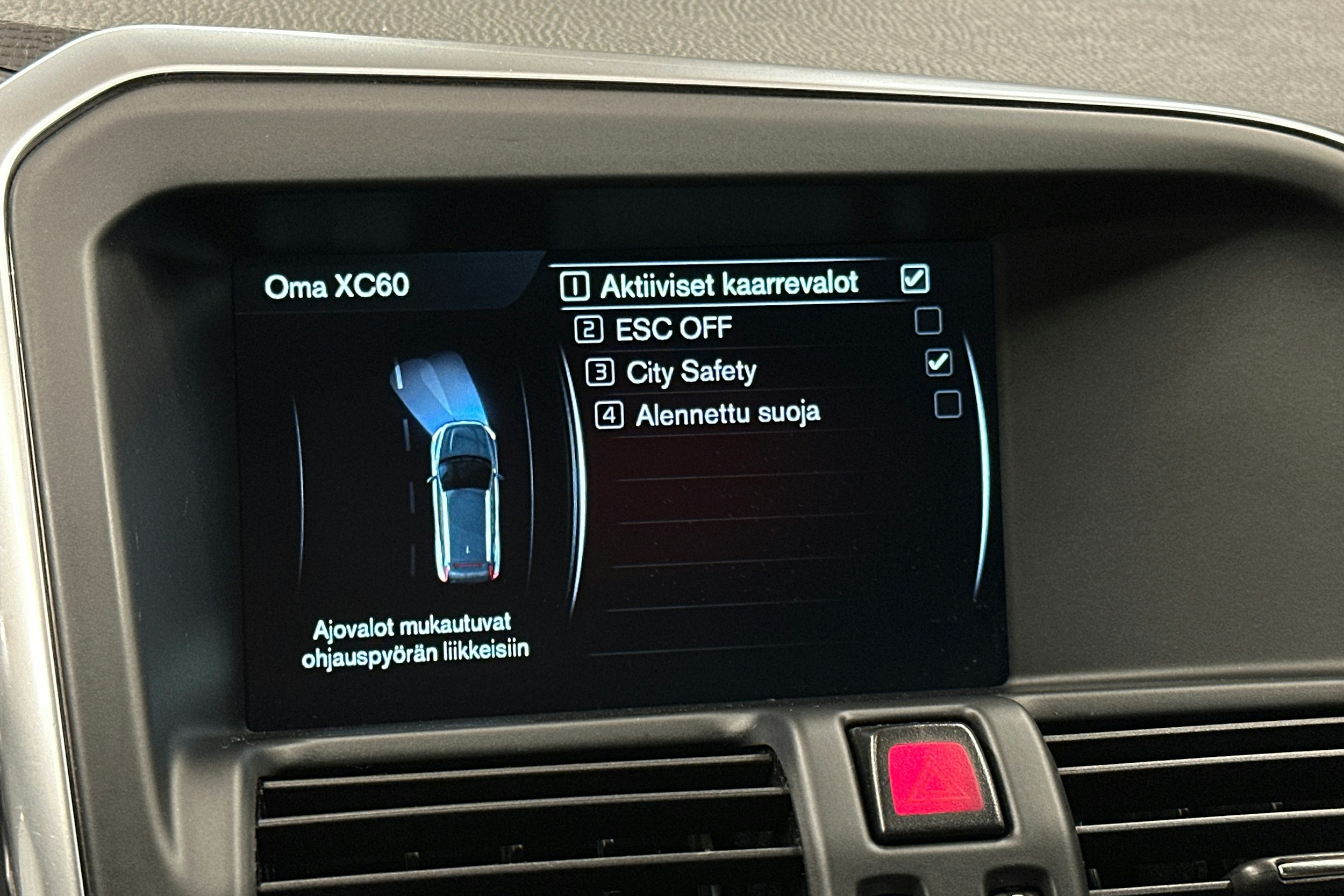 sininen Volvo XC60 2015 kuva 24.