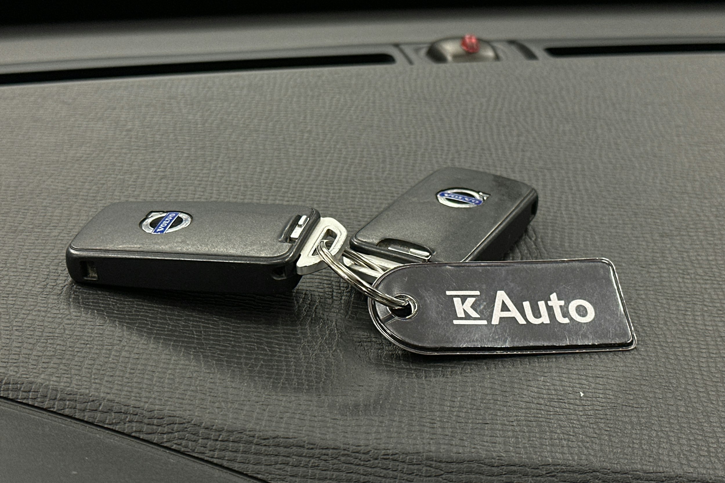 sininen Volvo XC60 2015 kuva 28.