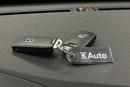 sininen Volvo XC60 2015 kuva 28.