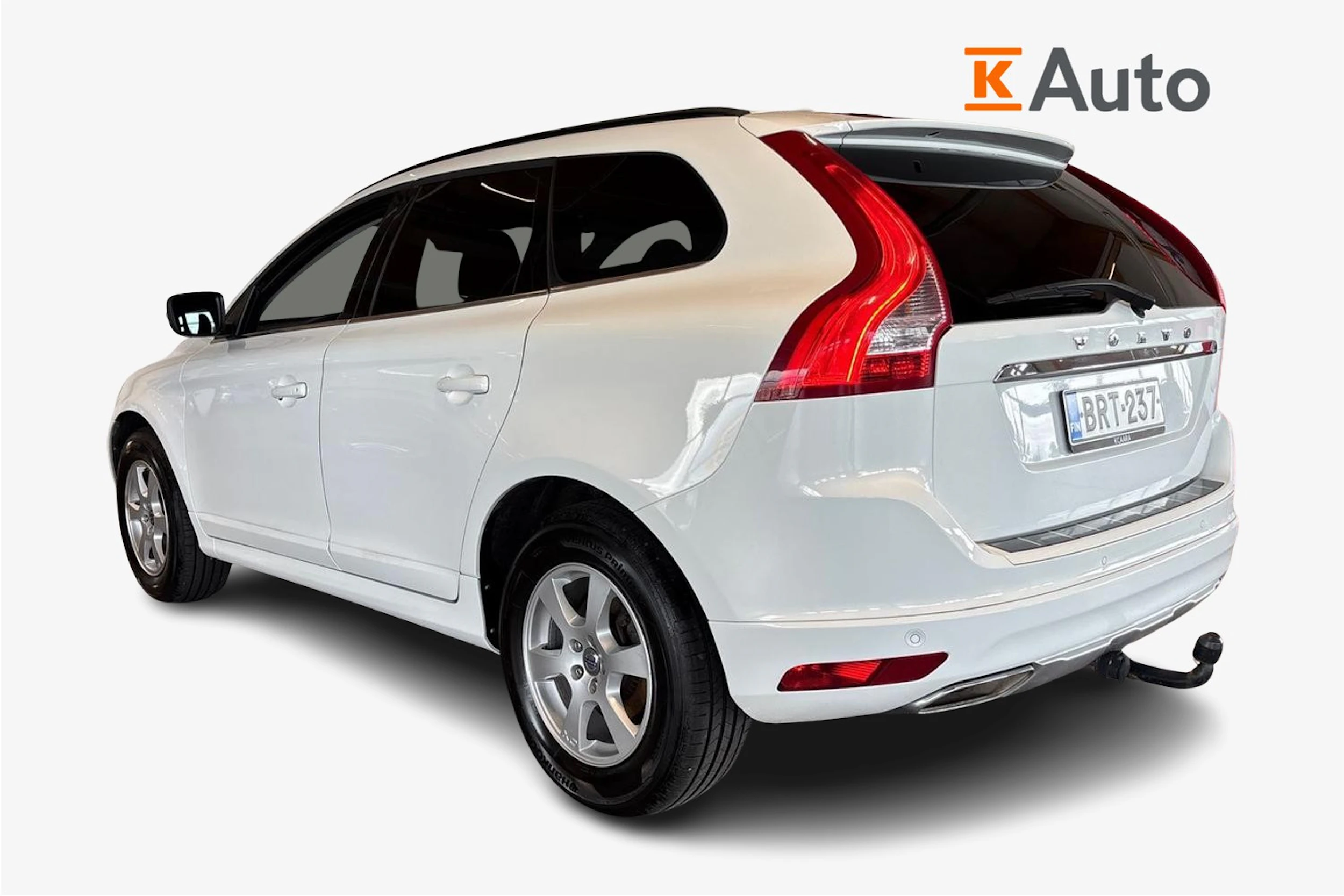 Valkoinen Volvo XC60 2015 kuva 2.