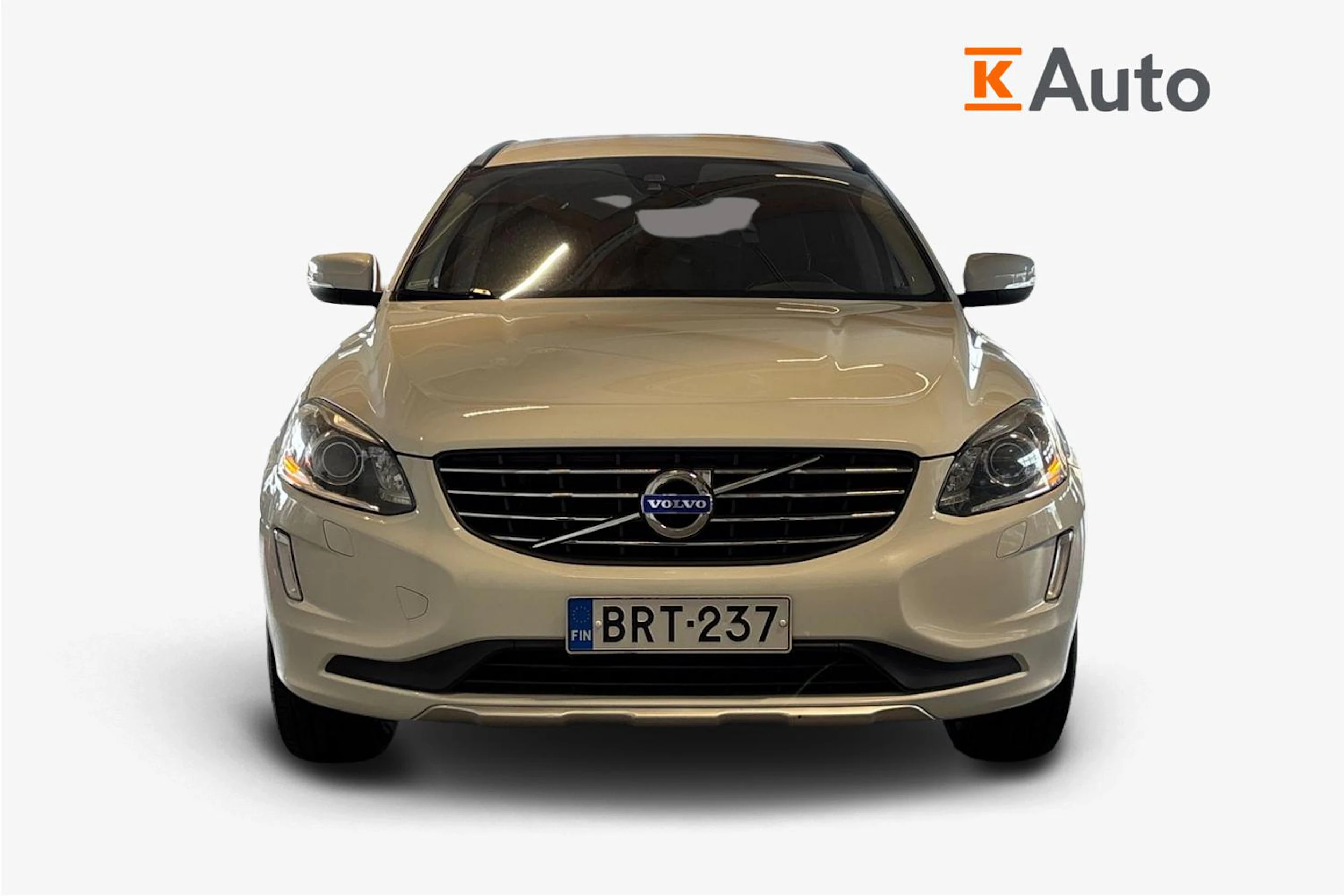 Valkoinen Volvo XC60 2015 kuva 4.