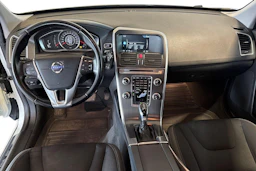 Valkoinen Volvo XC60 2015 kuva 7.