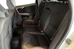 Valkoinen Volvo XC60 2015 kuva 8.