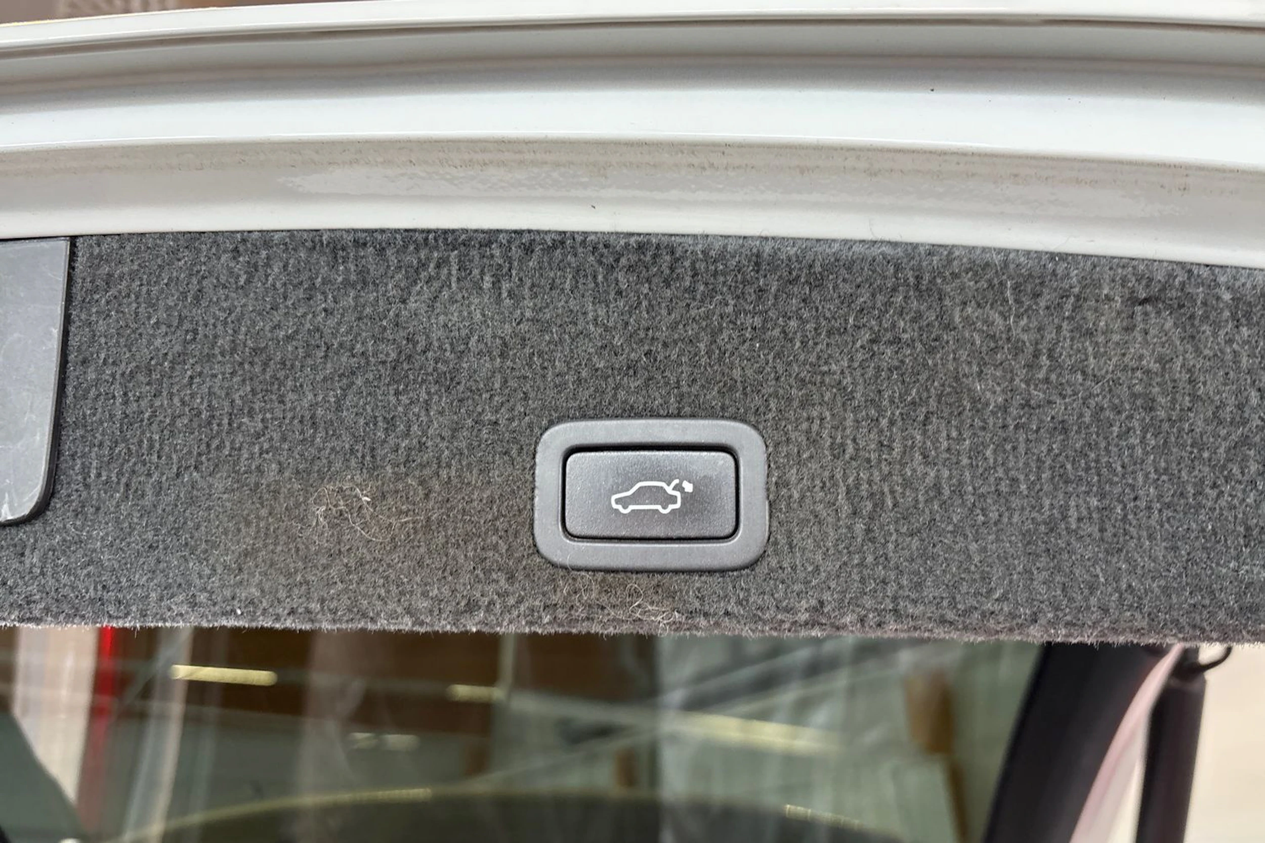 Valkoinen Volvo XC60 2015 kuva 12.