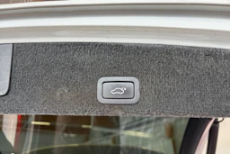 Valkoinen Volvo XC60 2015 kuva 12.