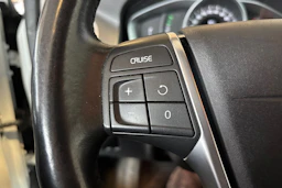 Valkoinen Volvo XC60 2015 kuva 15.