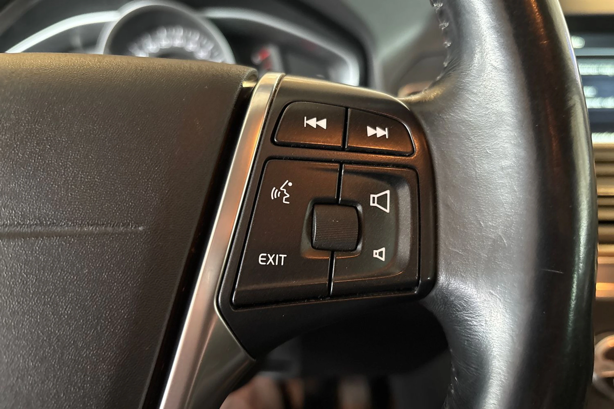 Valkoinen Volvo XC60 2015 kuva 16.