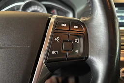 Valkoinen Volvo XC60 2015 kuva 16.