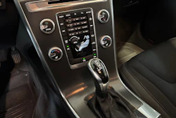 Valkoinen Volvo XC60 2015 kuva 17.