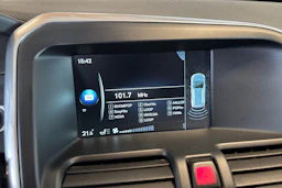 Valkoinen Volvo XC60 2015 kuva 18.