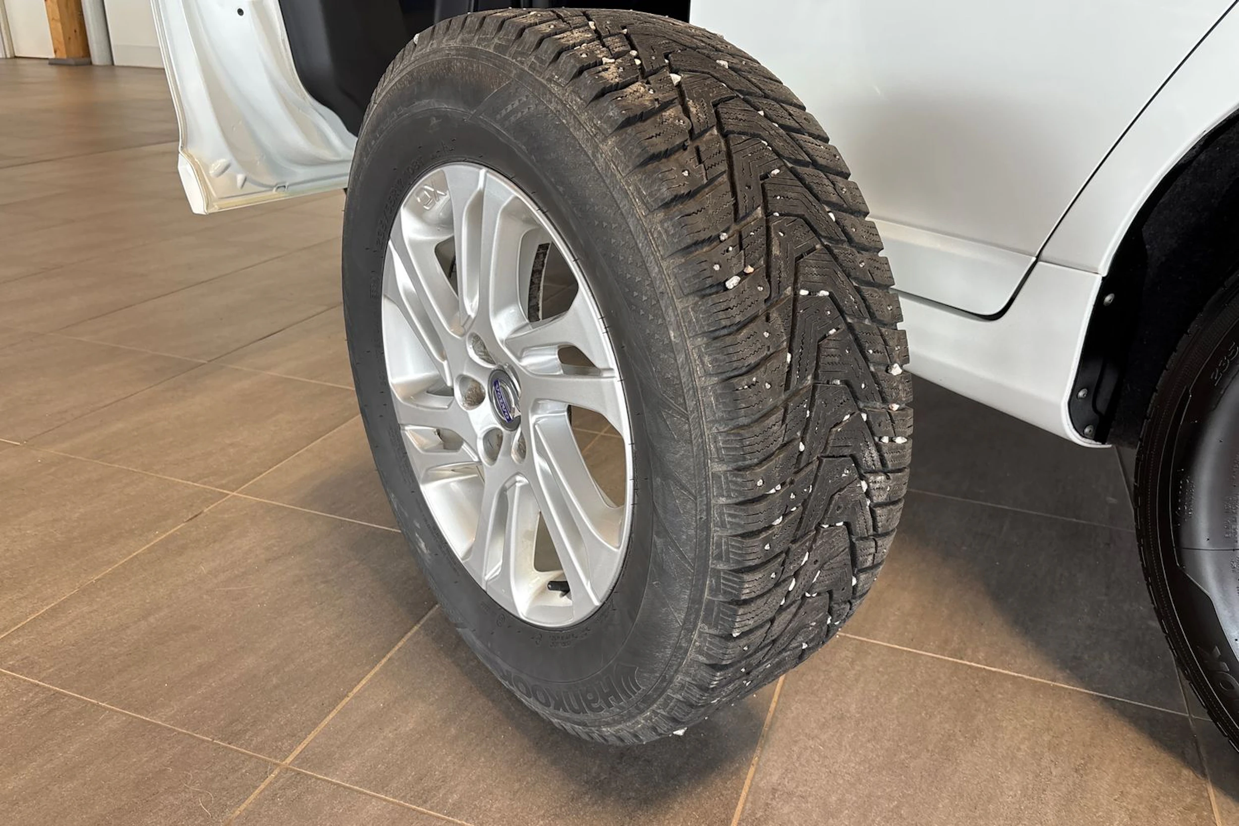 Valkoinen Volvo XC60 2015 kuva 19.