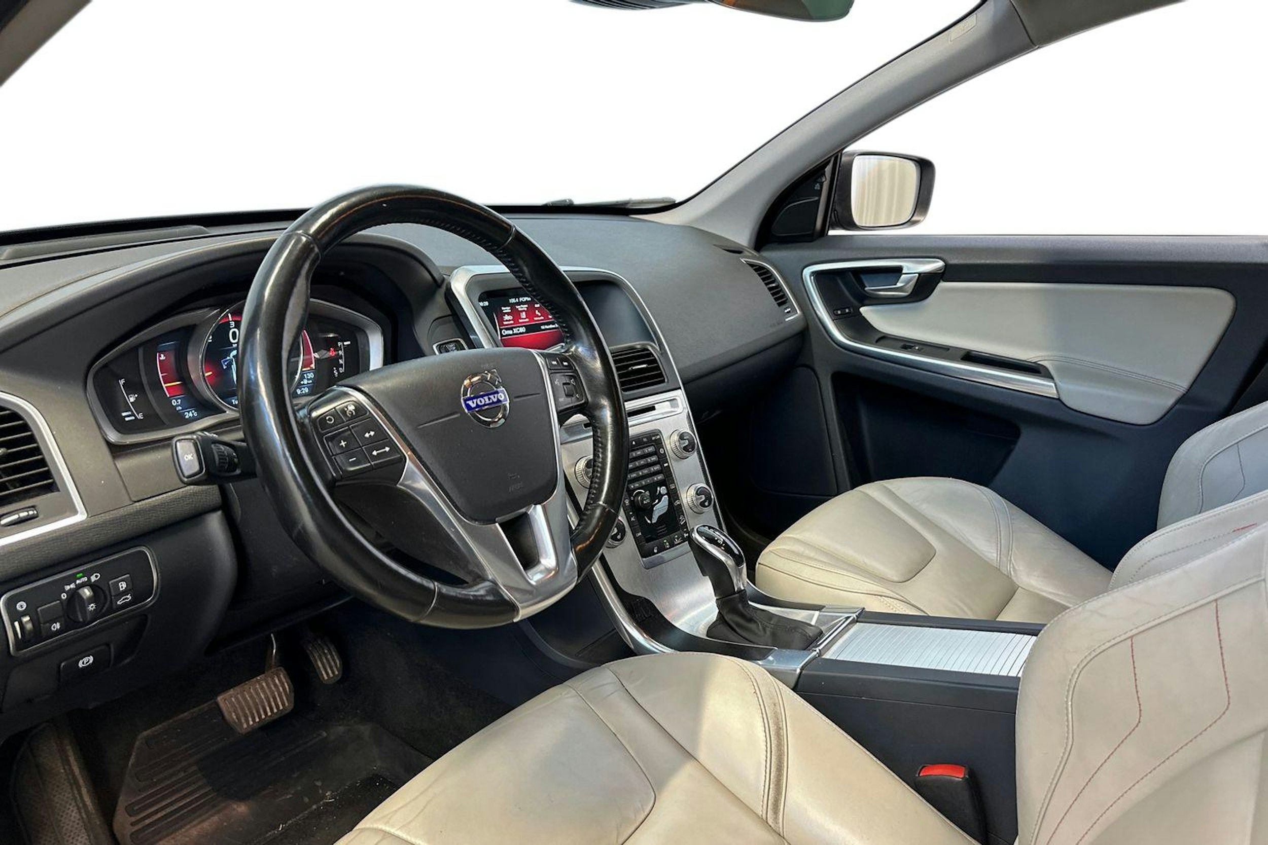 musta Volvo XC60 2015 kuva 3.