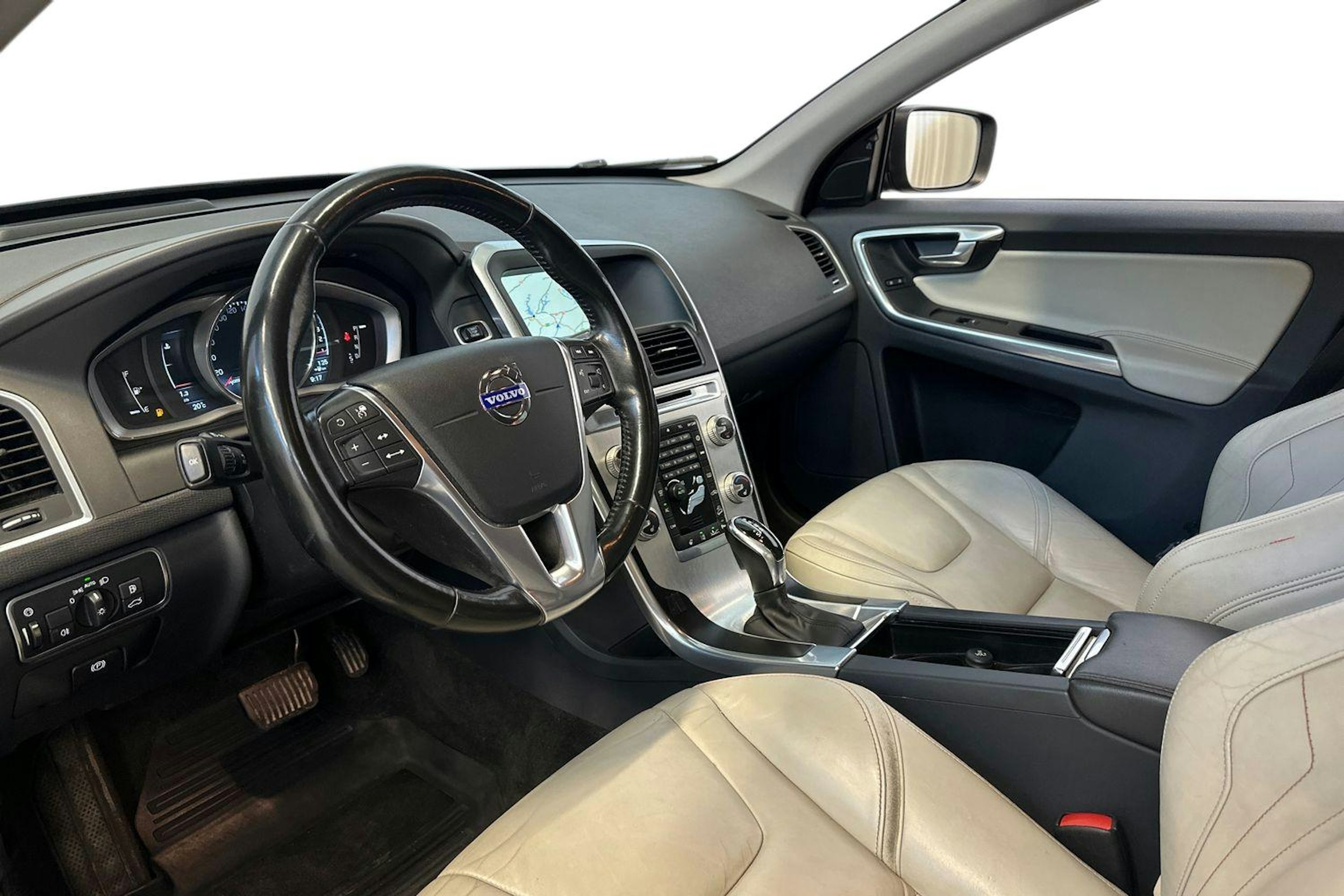 musta Volvo XC60 2015 kuva 7.