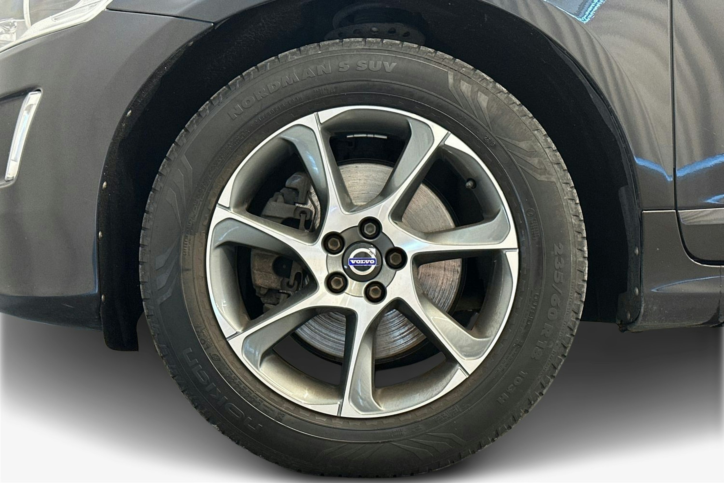 musta Volvo XC60 2015 kuva 11.
