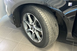 musta Volvo XC60 2015 kuva 13.