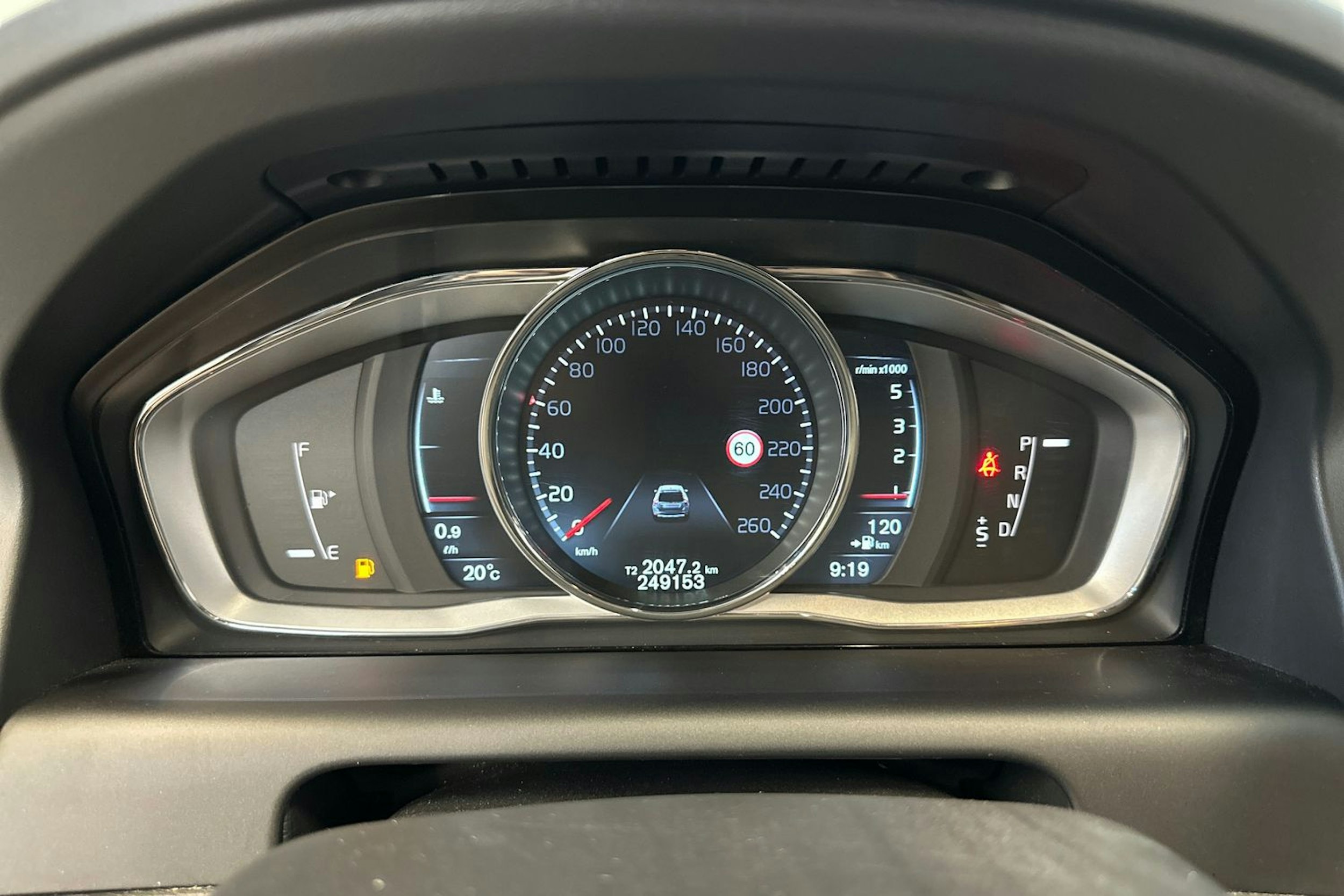 musta Volvo XC60 2015 kuva 21.