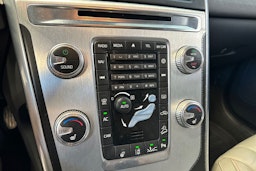 musta Volvo XC60 2015 kuva 23.