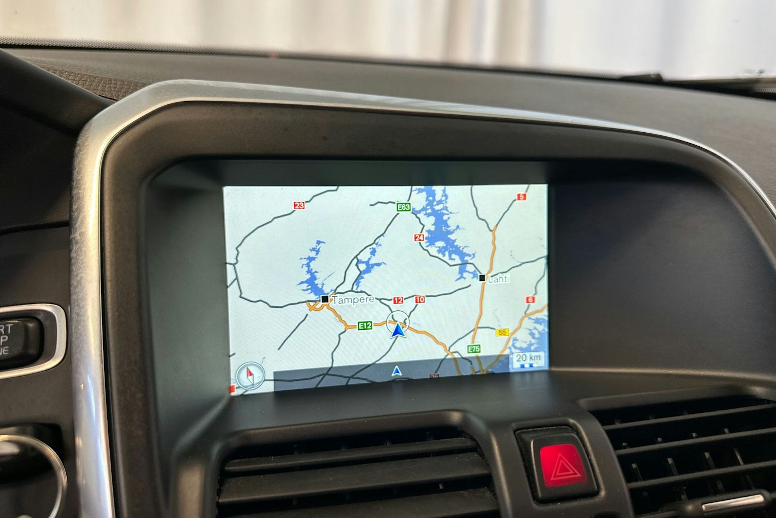 musta Volvo XC60 2015 kuva 26.