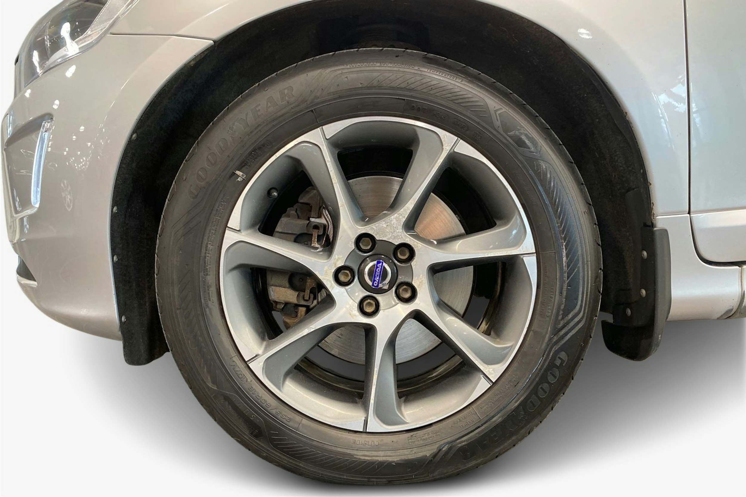 Harmaa Volvo XC60 2015 kuva 11.