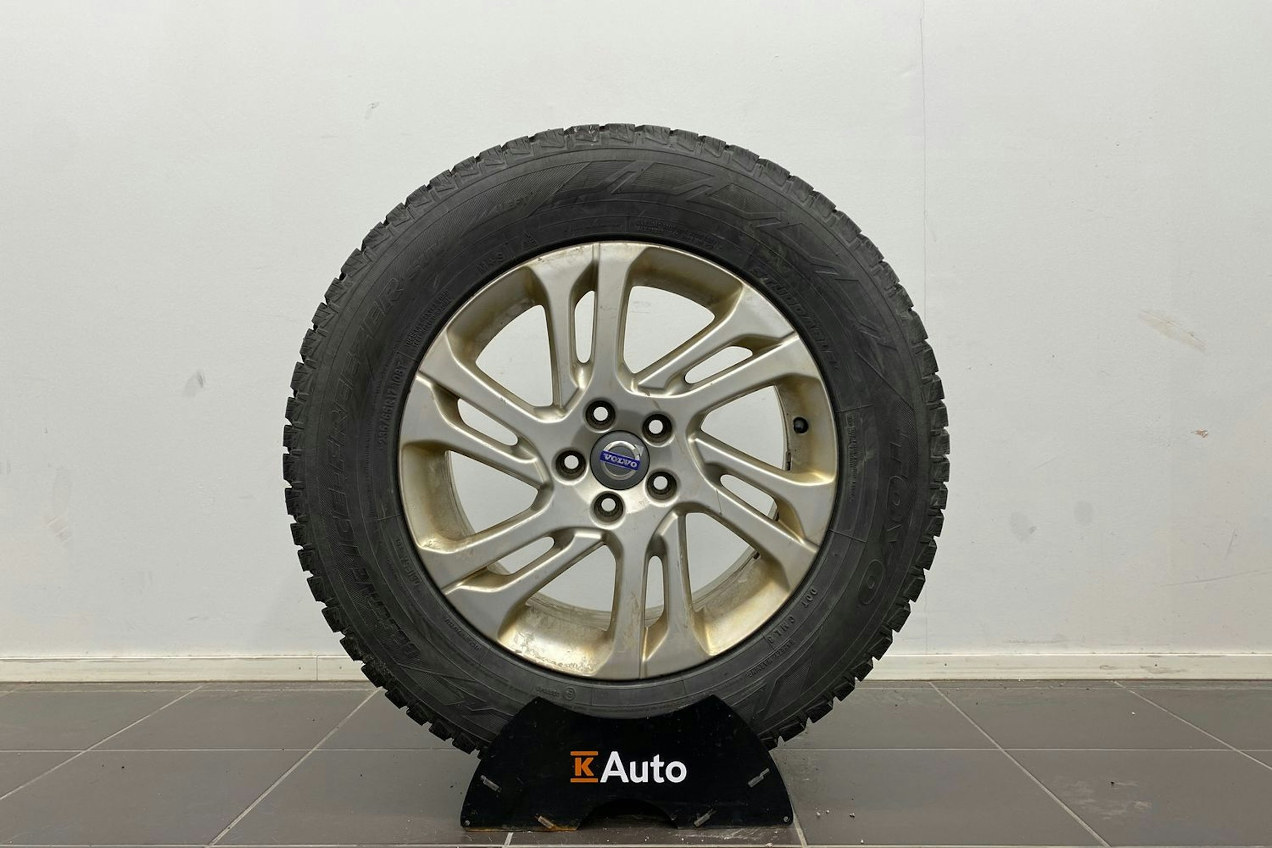 Harmaa Volvo XC60 2015 kuva 13.