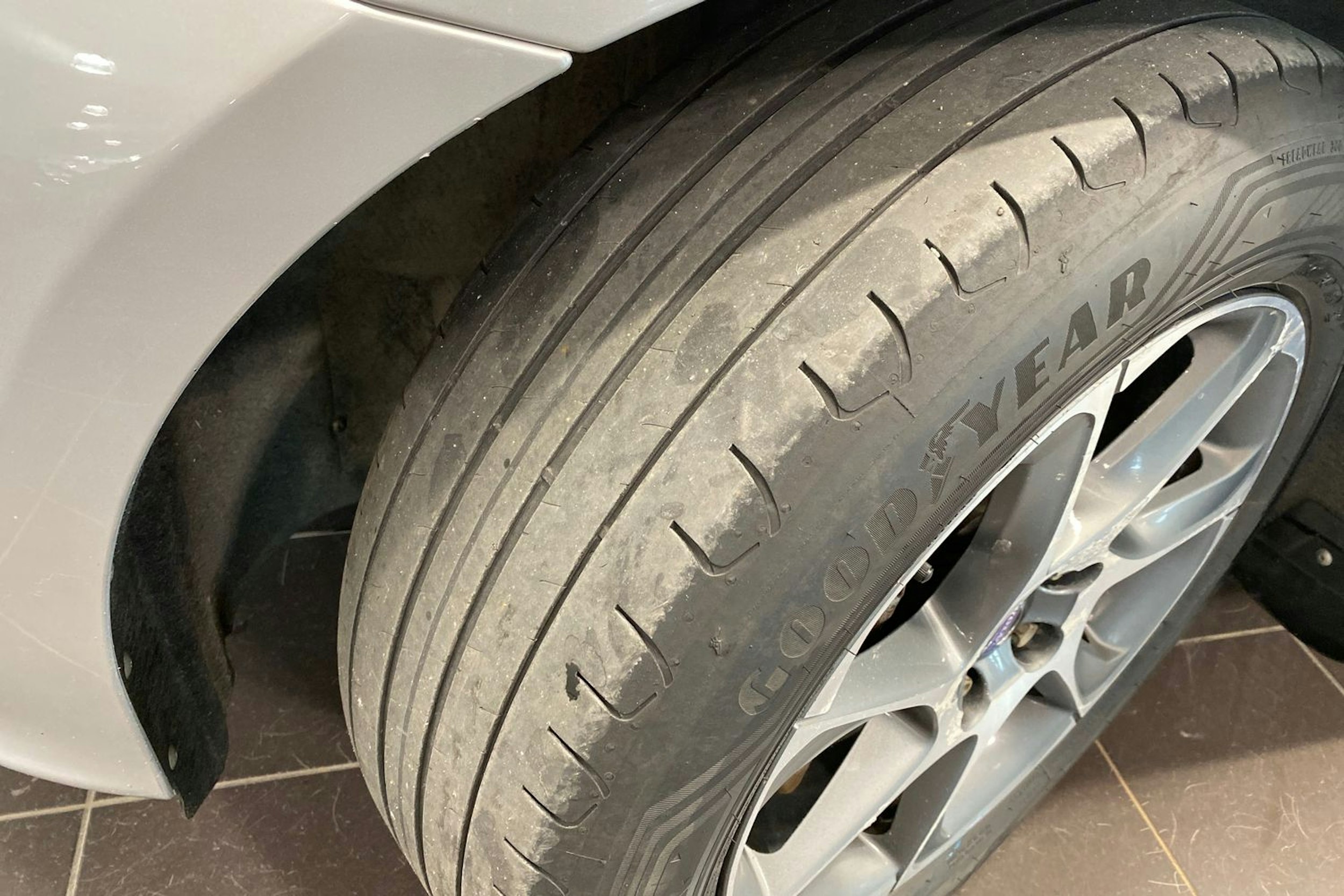 Harmaa Volvo XC60 2015 kuva 14.