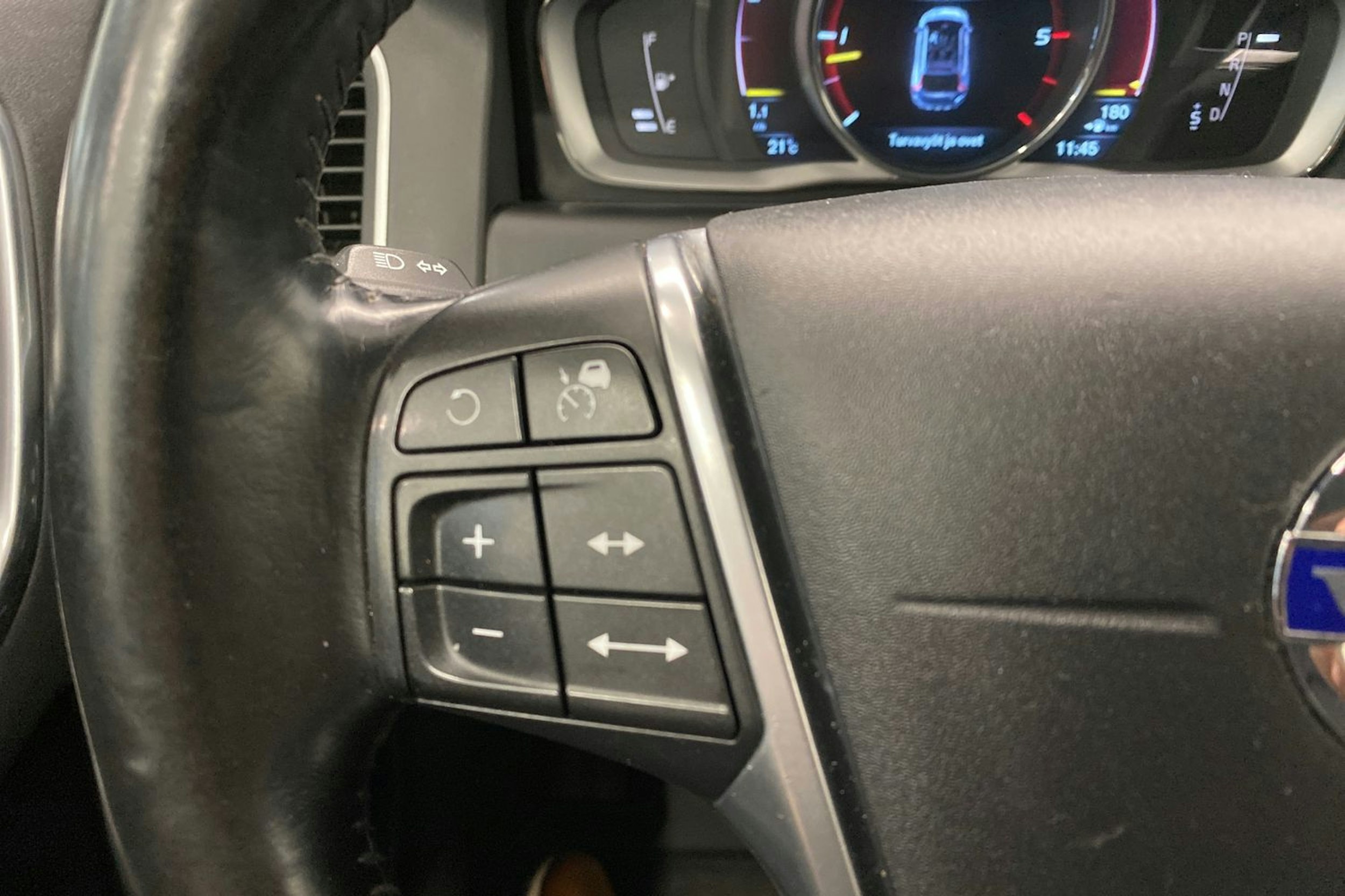 Harmaa Volvo XC60 2015 kuva 17.